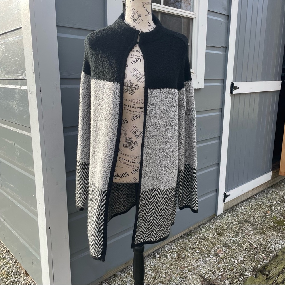 Chico's Black and‎ Gray Colorblock Swing Cardigan Size 1